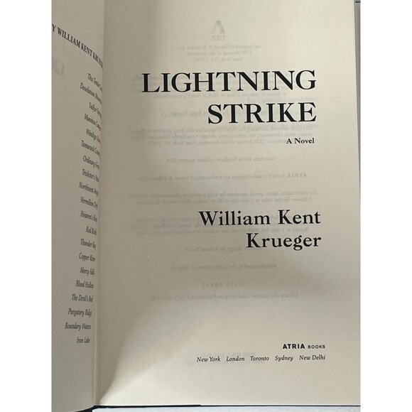 Lightning Strike William Kent Krueger Hardcover Mystery Cork O’Connor Series 18 - Picture 5 of 6